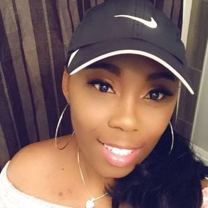 Meet your Posher, Simone